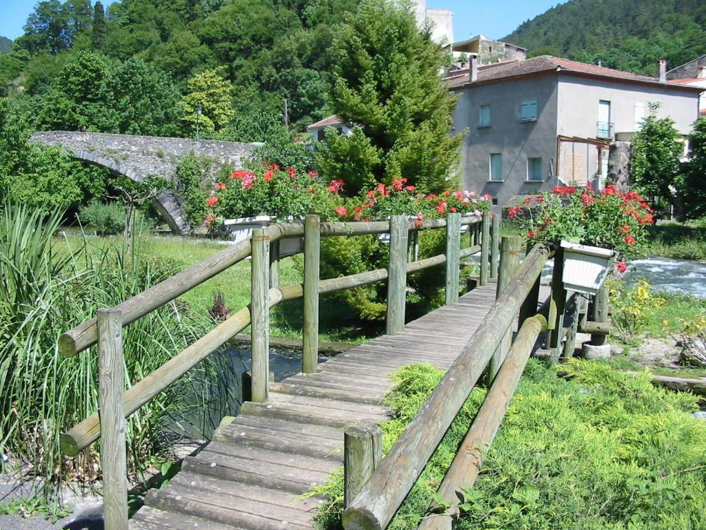 Aux Quatre Saisons Axat Panzió Kültér fotó