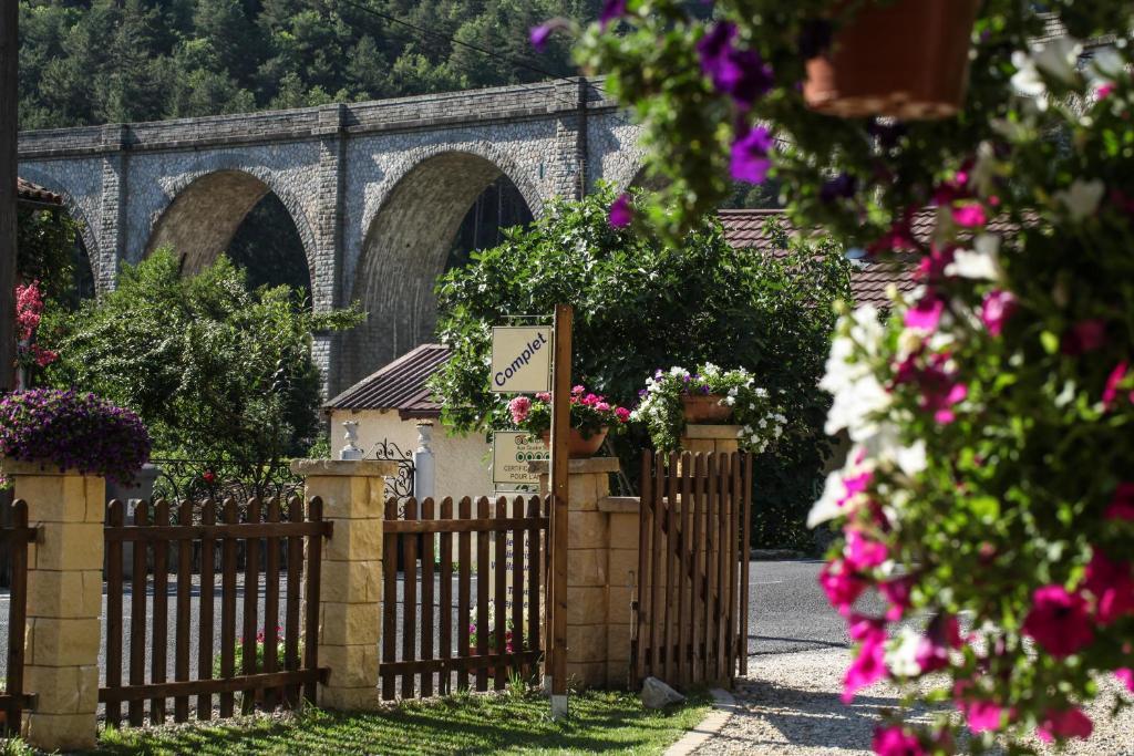 Aux Quatre Saisons Axat Panzió Kültér fotó
